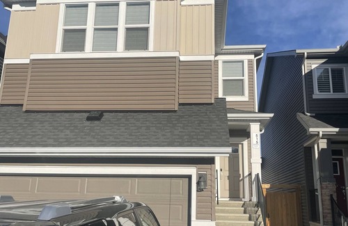Southwest Calgary Apartamento | 5 minutes to Spruce Meadows, Home of Calgary's Show Jumping! Family-sized suite