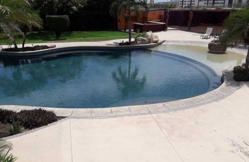 Colonia El Progreso Apartamento | 5 minutes to the beach! Family-sized condo with large pool fastWifi & deck