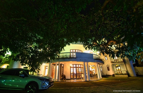 Yatinuwara Casa | 5 minutes to the Royal Botanical Gardens! King sized Bed & KTV room