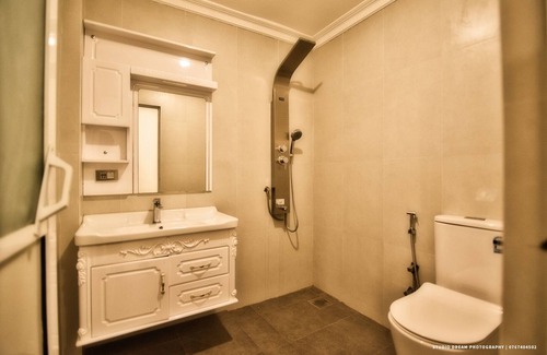 Yatinuwara Casa | 5 minutes to the Royal Botanical Gardens! King sized Bed & KTV room