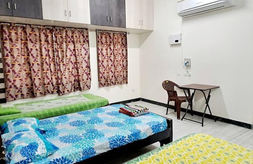 Chromepet Casa | 5 minutes walk to Rela 7 minutes drive to Airport AC Kitchen Bedroom3