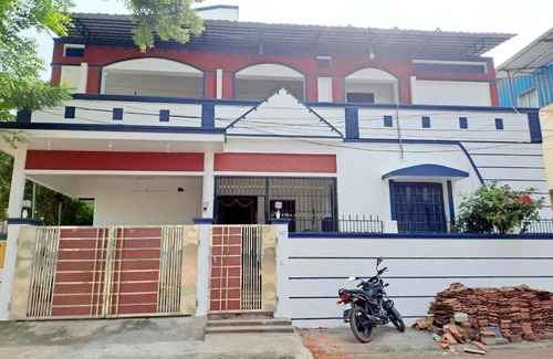 Chromepet Casa | 5 minutes walk to Rela 7 minutes drive to Airport AC Kitchen Bedroom3