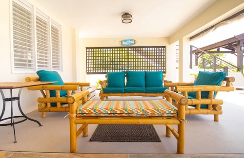 Silver Sands Casa | 5 minutes walk to the beach! Family-friendly villa with private pool in Trelawny