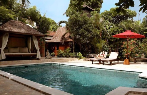 Legian Villa | A 5 minutos a pie de doble y seis de playa elegante 4 Bdr Villa