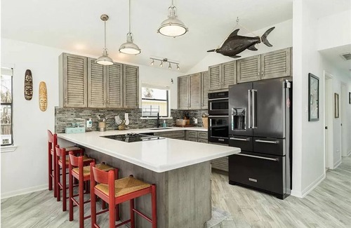 Isla Del Sol Casa | 5 O'clock Somewhere - 4 bed 3 bath - Sea Isle West End Galveston Bay