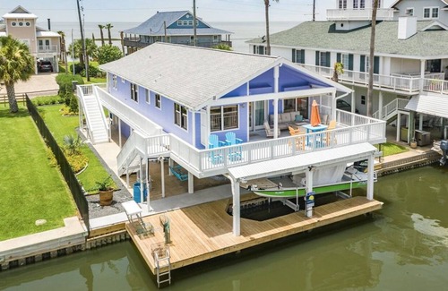 Isla Del Sol Casa | 5 O'clock Somewhere - 4 bed 3 bath - Sea Isle West End Galveston Bay