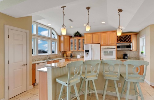 Duck Casa | 5 O'Clock Somewhere: Close to Beach, Dog-Friendly, Hot Tub & Pool