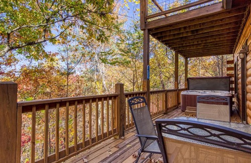 Gatlinburg - Pigeon Forge Casa | 5'O clock Somewhere- Hot Tub, Game Room, WIFI, FREE attraction tickets for each paid day!