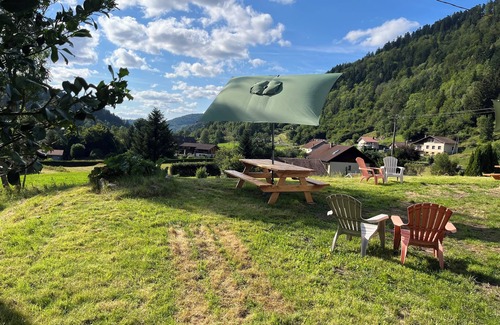 Saint-Maurice-sur-Moselle Apartamento | 5-person apartment with outdoor area