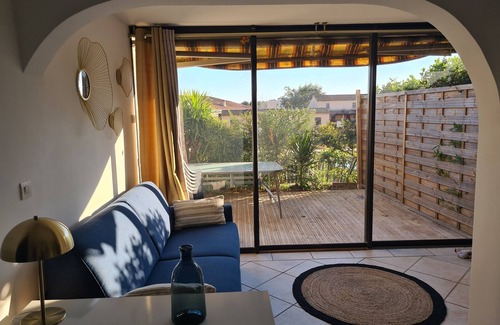 Tamaris Apartamento | Apartment 5 pers ground floor terrace, sea on foot, secure residence