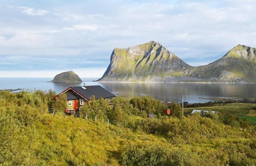 Vestvagøy Casa | 5 person holiday home in LEKNES
