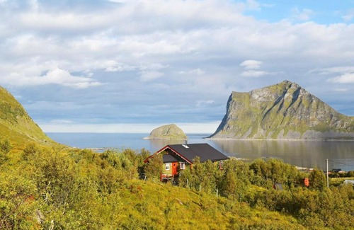 Vestvagøy Casa | 5 person holiday home in LEKNES