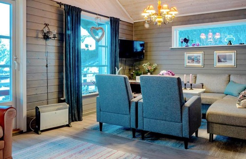 Vestvagøy Casa | 5 person holiday home in LEKNES