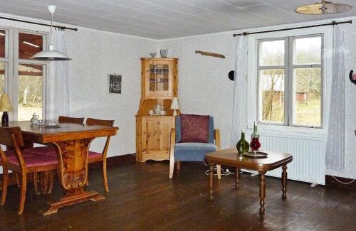Kalvsvik Casa | 5 person holiday home in KALVSVIK