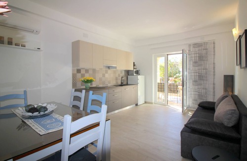 Porec Apartamento | 5 persons, near the sea and city center, with barbecue and private parking