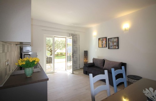 Porec Apartamento | 5 persons, near the sea and city center, with barbecue and private parking