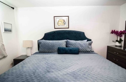 Mediania Alta Apartamento | 5⭐️Rated Aquatika with KingBed wifi and DirectTV