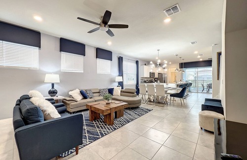 Loughman Casa | 5⭐ Solterra Villa with Lake View 20% Off Nightly Rent Thru Sept 30!