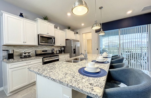 Loughman Casa | 5⭐ Solterra Villa with Lake View 20% Off Nightly Rent Thru Sept 30!