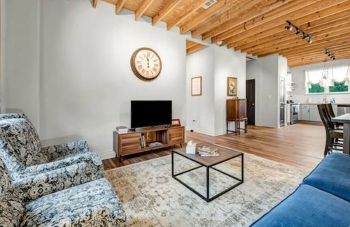 Downtown Apartamento | 5-Star 2BR: Clean, Comfy, SuperHost Hospitality