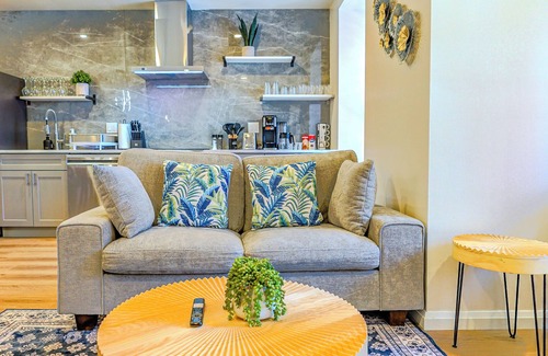 Parkway Museum District Apartamento | 5 Star Art District Haven–Walk to Top Attractions!