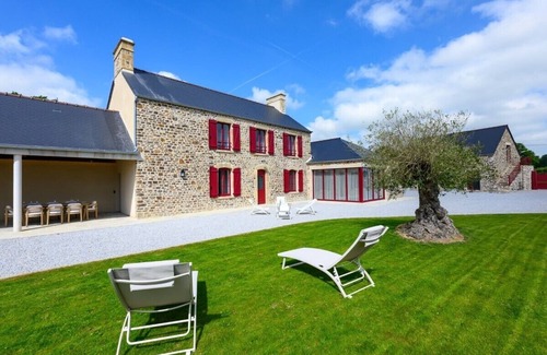 Saint-Sauveur-le-Vicomte Casa | 5-star gîte with indoor pool, spa, sauna, gym and games room