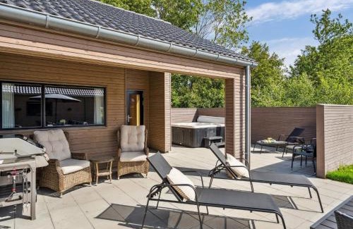 Mommark Strand Casa | 5 star holiday home in Sydals