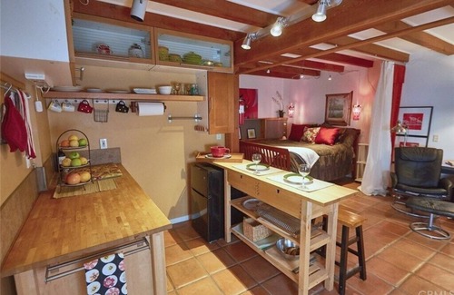 Lake Arrowhead Apartamento | 5-STAR LAKE ARROWHEAD STUDIO APARTMENT - SPACEOUS AND COZY NEAR LAKE & VILLAGE !