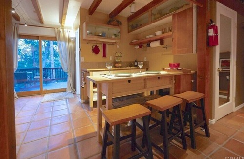 Lake Arrowhead Apartamento | 5-STAR LAKE ARROWHEAD STUDIO APARTMENT - SPACEOUS AND COZY NEAR LAKE & VILLAGE !
