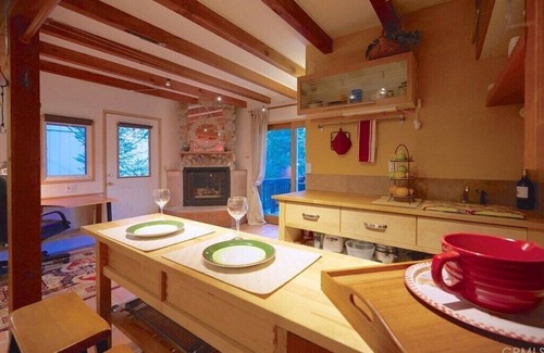 Lake Arrowhead Apartamento | 5-STAR LAKE ARROWHEAD STUDIO APARTMENT - SPACEOUS AND COZY NEAR LAKE & VILLAGE !