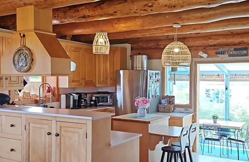 Cable Head East Cabaña | Log Beach House by the Ocean