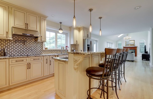 Waterford Casa | 5-star Luxurious 4 Bedroom Home by the Beach and Minutes from Mystic