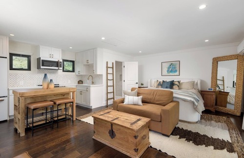 Bel Air Casa | 5-Star Luxury & Exclusive Gated Villa w/ADU walkable to Beach & Trails