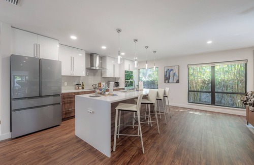 Beach Park Casa | Luxury Executive Home! Heated Pool and more!