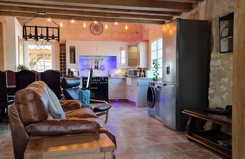 Villegouge Cabaña | 5 star Luxury stone cottage with own private heated pool
