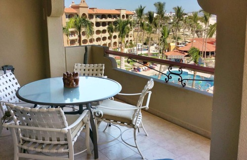 San Jose del Cabo Condominio | ** 5 estrellas - Condominio Coral Baja frente al mar con impresionantes vistas desde un gran balcón **