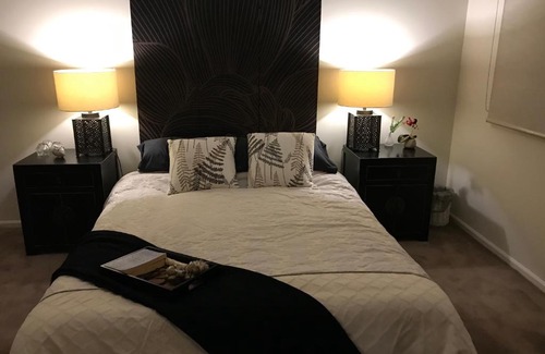 Glen Waverley Casa | 5 Star Room with own Bathroom - Singles, Couples, Families or Executives