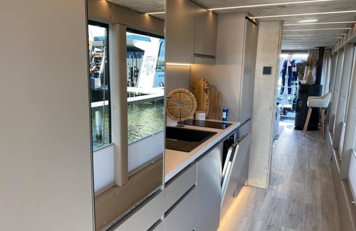Muritz Alquiler De Eote | 5-star vacation apartment + view of the lake | Lake Suite