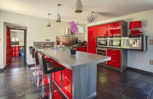 Sainte-Eulalie-d'Olt Villa | Lujosa villa de 5 ***** con piscina climatizada y vista panorámica tranquila