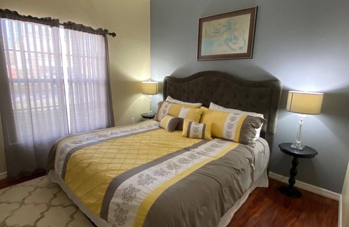 Crescent Lakes Villa | Villa de 5 * estrellas recientemente renovada y equipada 2017/18/19 con vista al lago y WiFi