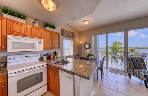 St. Petersburg - Clearwater Condominio | Condominio frente al mar! Mins to Beach! ¡Buena ubicación!