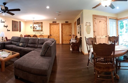 Gatlinburg Cabaña | 5.STAR 🐻 5.bedroom 3.bath - ADA - 6.min to Downtown. Newly remodeled for 2023.