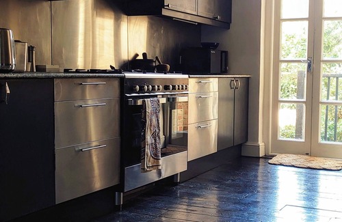 Kennington Casa | 5 Star Whole House - Victorian terrace Central London