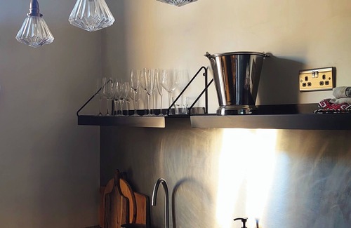 Kennington Casa | 5 Star Whole House - Victorian terrace Central London