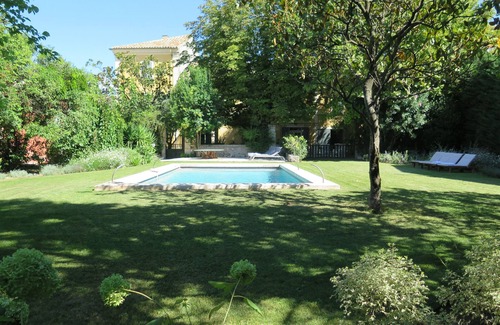 Graveson Casa | 5 a 7 habitaciones / 6 baños Casa de pueblo Área de Saint Remy Piscina climatizada Aire acondicionado ¡Renovado!
