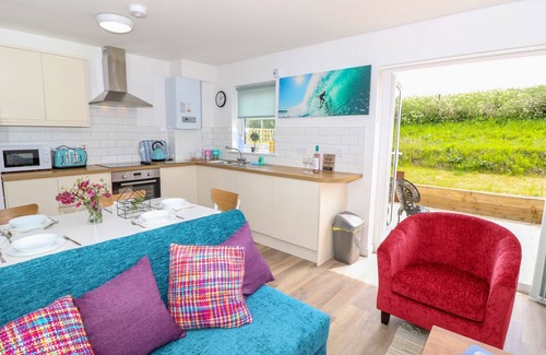Freshwater Cabaña | 5 Yarmouth Cottages