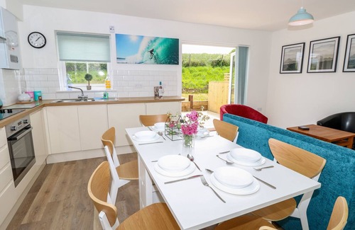 Freshwater Cabaña | 5 Yarmouth Cottages