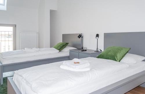 Cottbus Apartamento | 5 Zimmer nahe Hauptbahnhof,10 Betten,vollausgestattet,neu saniert,Parkplatz,Dachterasse