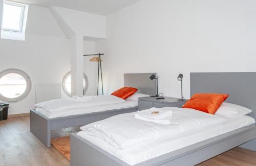 Cottbus Apartamento | 5 Zimmer nahe Hauptbahnhof,10 Betten,vollausgestattet,neu saniert,Parkplatz,Dachterasse