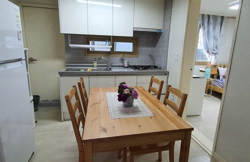 Wonhyoro-dong Apartamento | Un hogar lejos del hogar III. 50 metros del metro